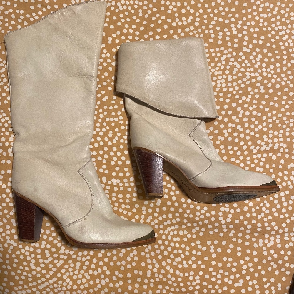 Vintage White Zodiac Boots, size 10 W